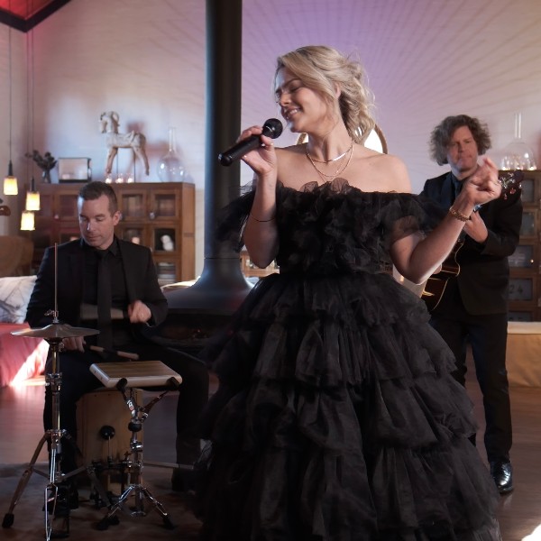 Stripped back, Semi Acoustic Cocktail Music. Photographer: Ian Ritter / Venue: Projekt 3488