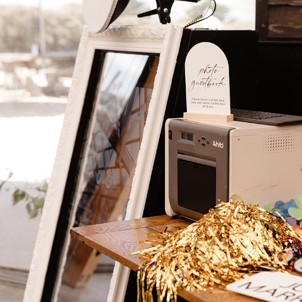 Mirror Photo Booth Hire. The Ultimate Mirror Selfie. Photographer: @keonijoyphotography