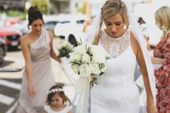 Simple & Elegant Ivory Roses