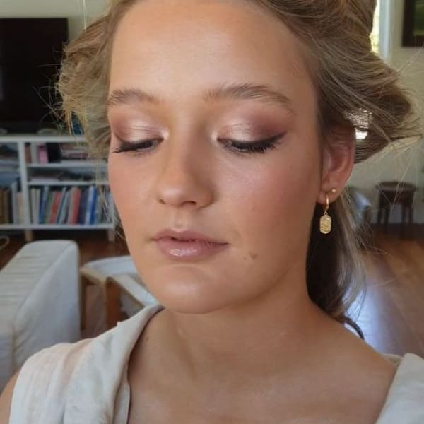 Soft and dewy makeup.