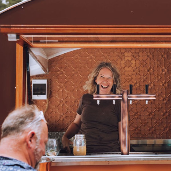 Mobile bar with taps