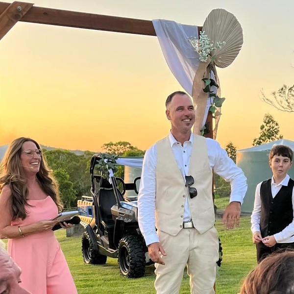 Nicky Jane - Celebrant - Laid back Country Ceremony at Sunset