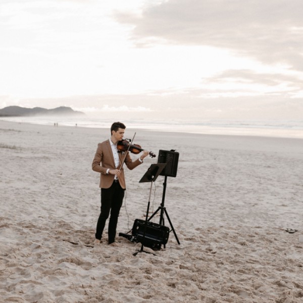 Byron Bay Elopement Violinist