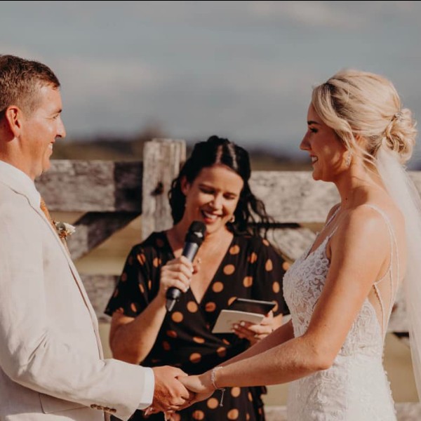 Love a country wedding. x