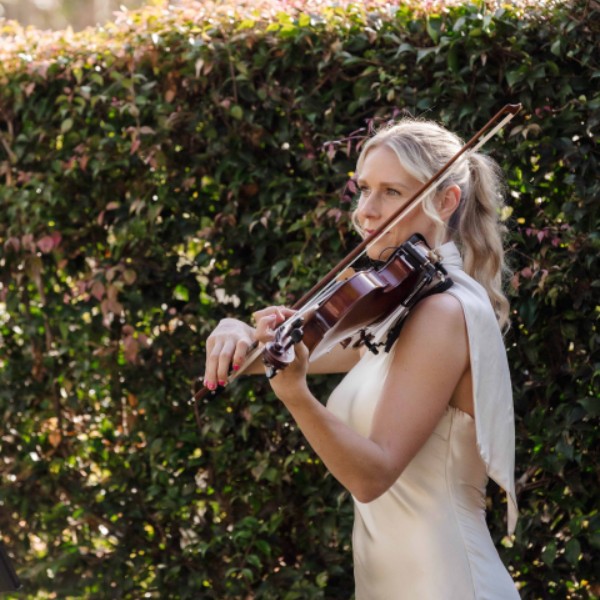 Lauren Bradnam Violinist