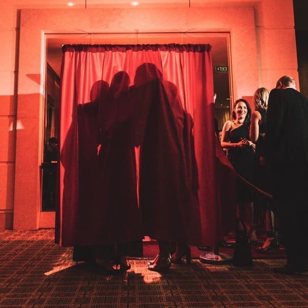 Enclosed Curtain Booths