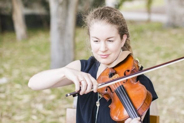 Susannah, performing at Mosmans Restaurant, by Photography by Emma Pointon.