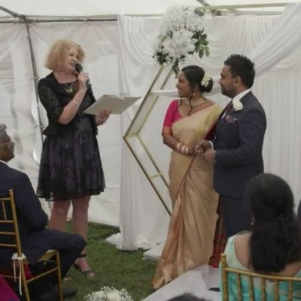 I love simple beautiful weddings