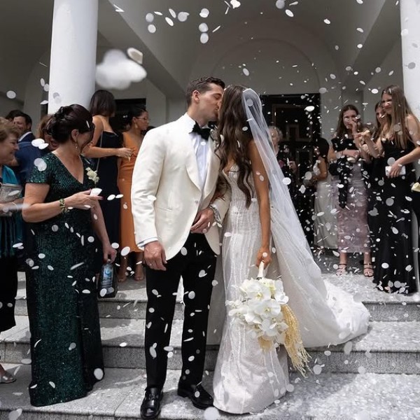 Isle Kiss Confetti Lillypad Flowers