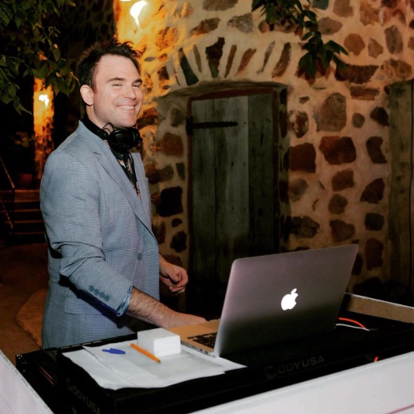 Millennium Wedding DJs and Photo Booth - Band & DJ - Cairns
