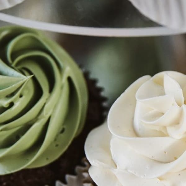 Delicious cupcakes for dessert. Photography by Jessica Rose Photography