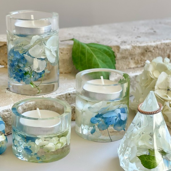 Small delicate resin pieces