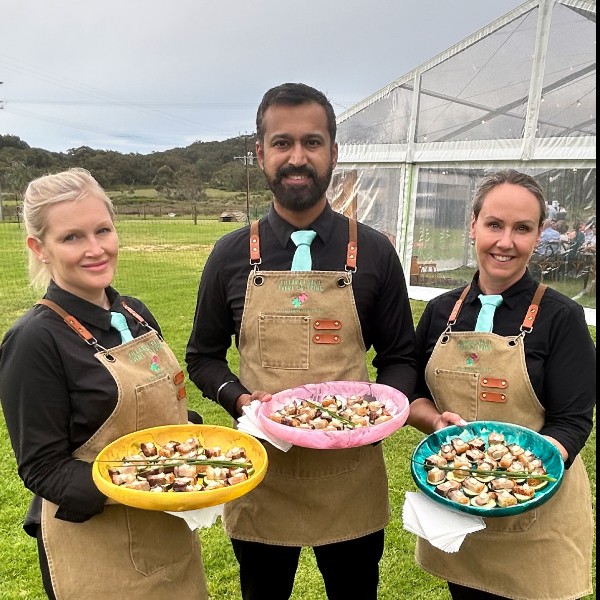 Roaming canapés