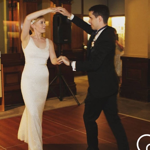 couple doing sweethreart wrap