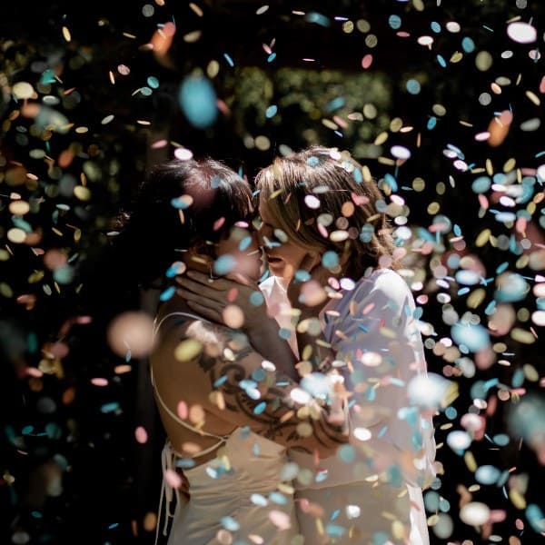 Jess & Chari \\ Adelaide Botanical Gardens