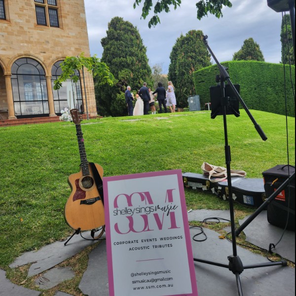 Pre-Dinner Canapes, Carrick Hill: SMM DUO (vocalist & guitarist)