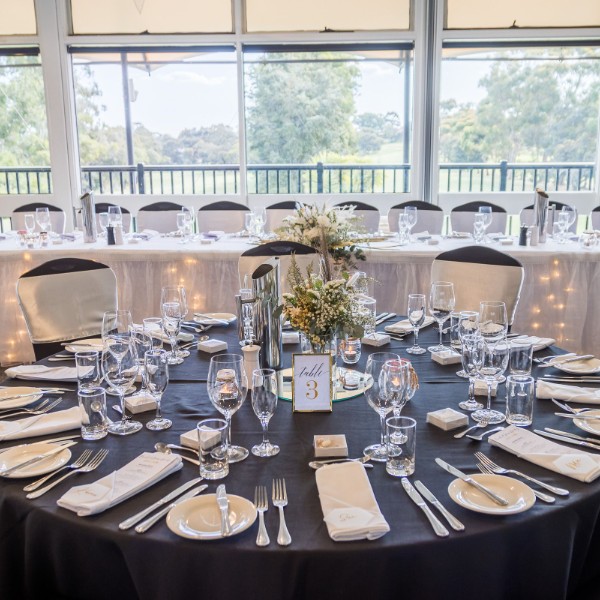 Bridal table set for a wedding at Dimples Restaurant