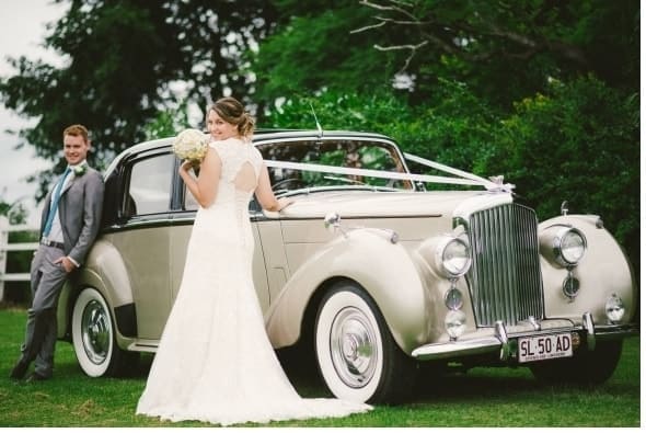 Classic Wedding car Hire Sunshine Coast - Tic tac Tours & Premier Limousines