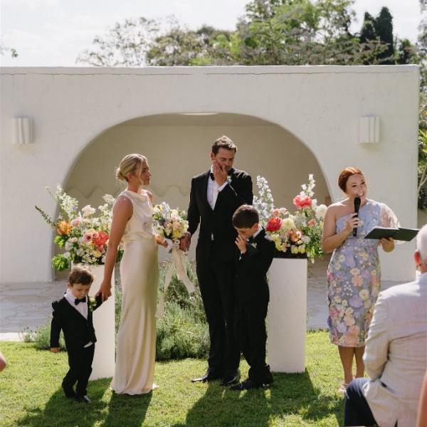 Wander and Follow Images