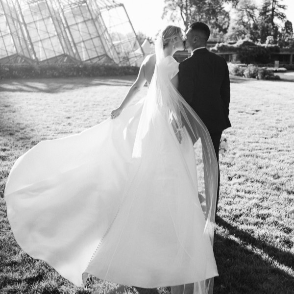 Botanical Gardens Wedding Photos by Veri Photography