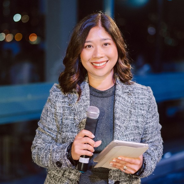 Your Celebrant & MC Beverly